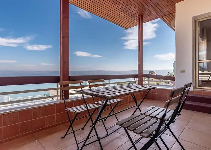 חופש יהונתן-דירה עם נוף לכנרת Hofesh Yehonatan Kinneret View 6Br Apt