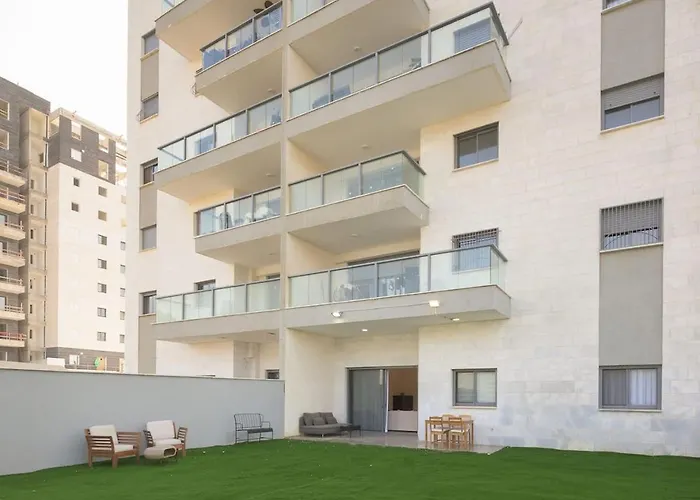 3Bdr Apt With A Huge Garden By Madrigalrentals