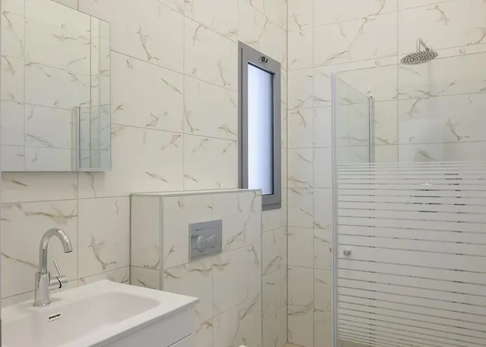 3Bdr Apt With A Huge Garden By Madrigalrentals